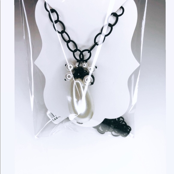 Teardrop Pearl Necklace - Picture 9 of 9